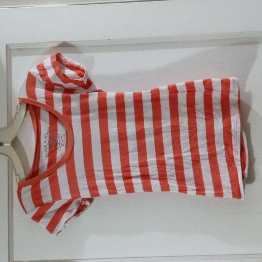 Derek Heart medium orange and white striped short sleeve shirt